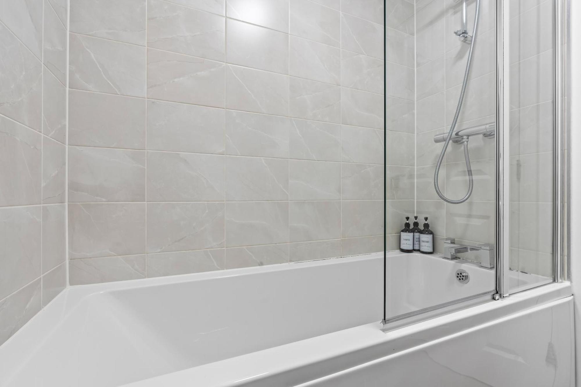 ברמינגהאם Lotus Haus - Wellington Homes - With Off Road Parking מראה חיצוני תמונה